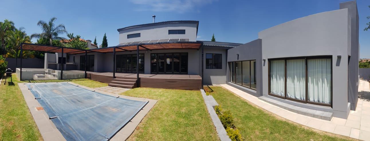 Modern house pool courtyard exterior design